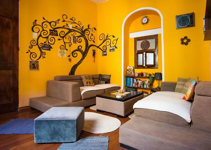 Five Trees Homestay *