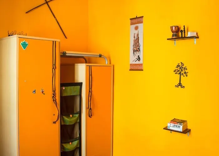 Five Trees Homestay *