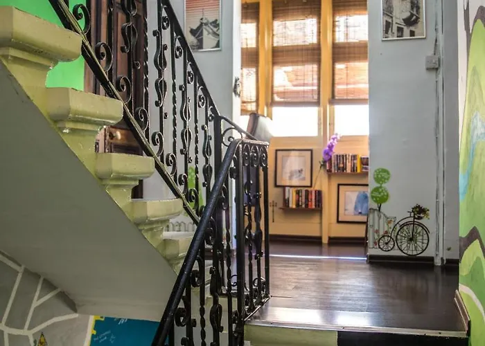 Homestay Five Trees *